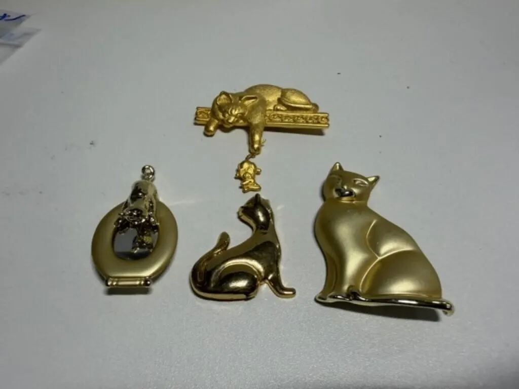 4 Cat Brooches Pins in Gold tone-1 brooch is miss