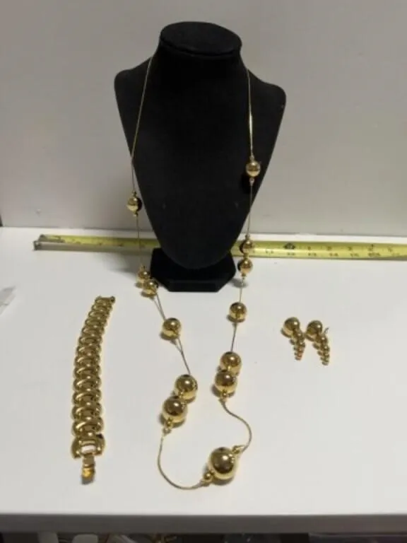 Gold tone Ball necklace w/delicate snake chain 40"