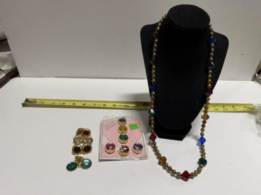 Faceted Jewel toned beads gold tone 28" necklace