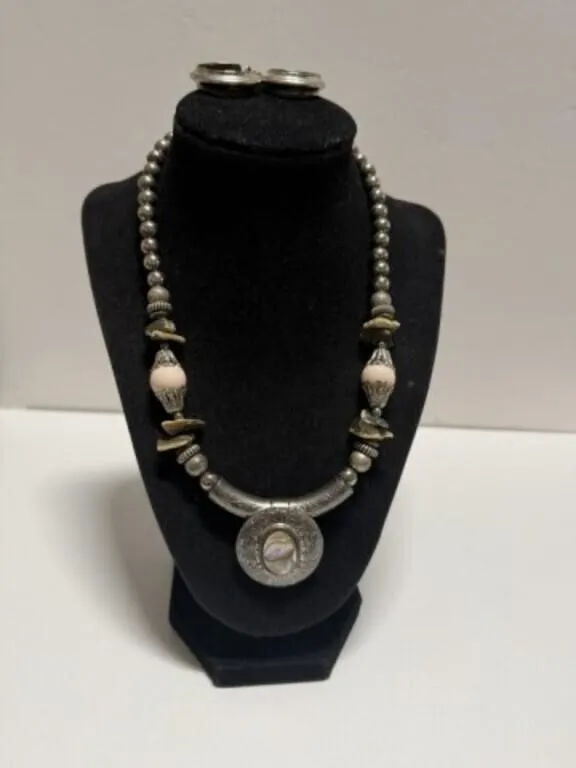 SW Style necklace, silver tone medallion oval cabo
