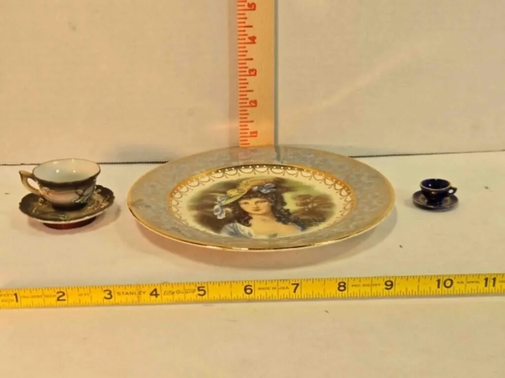 Saucer & 2 miniature cup & saucers