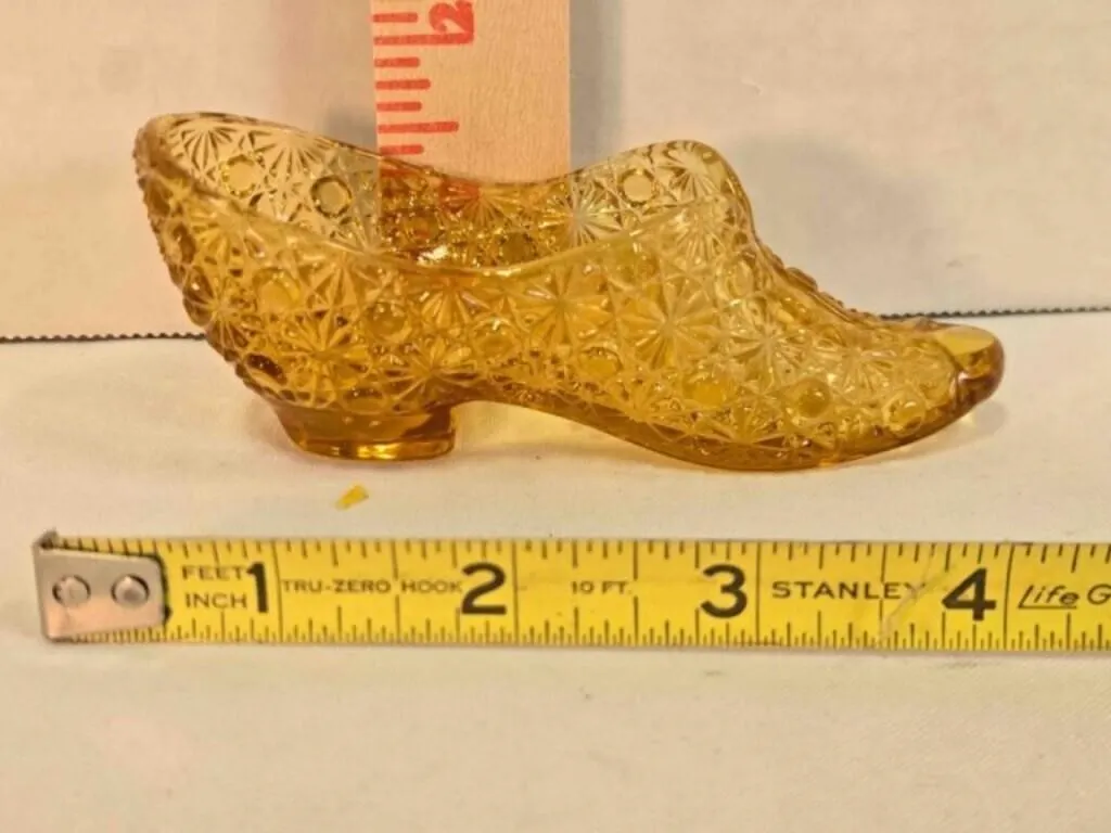 Fenton amber glass slipper, Daisy & Button pattern