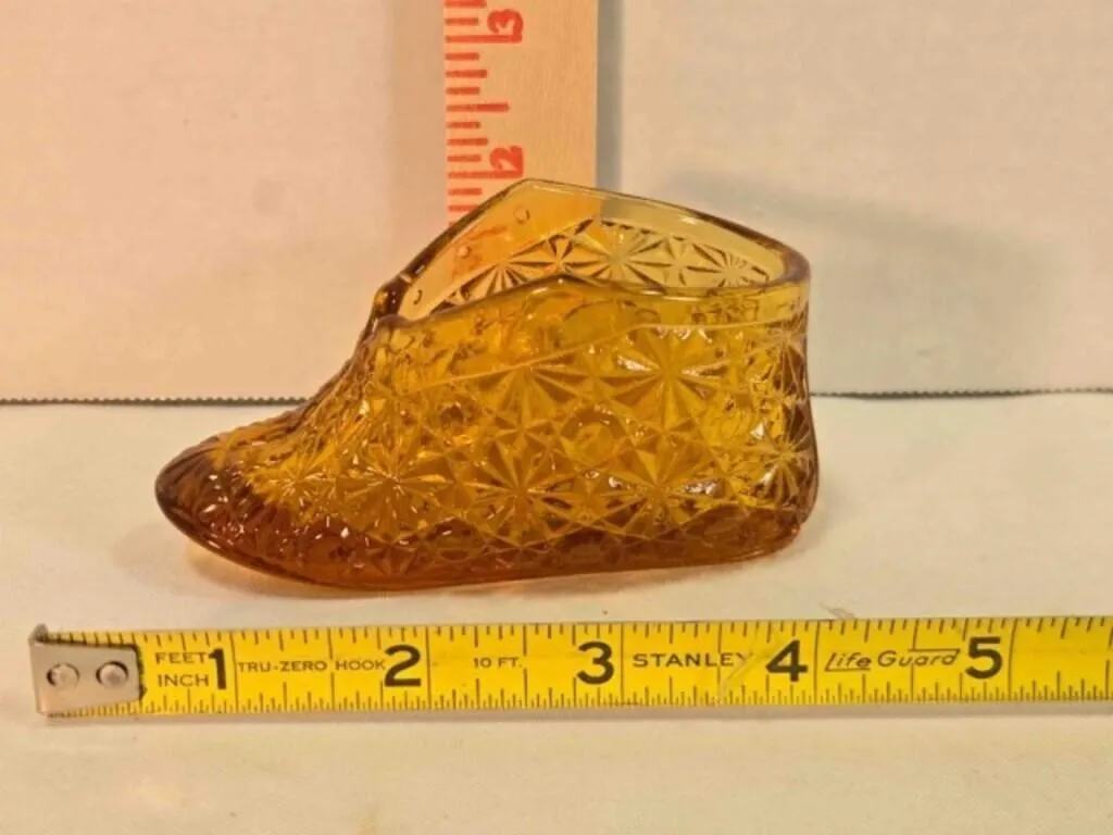 Amber Fenton Glass slipper, Daisy & Button pattern