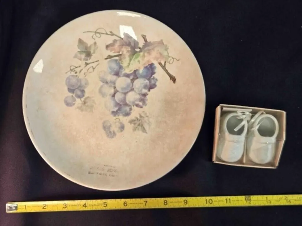 Promo plate & Precious Moments baby shoes