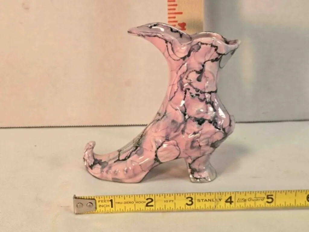 Pink ladies' elf slipper, 4"long, 4�" tall