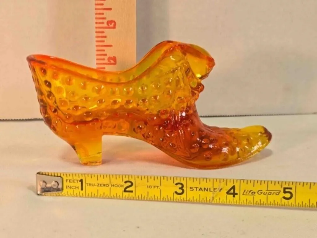 Amber Fenton glass ladies slipper, 5�" long
