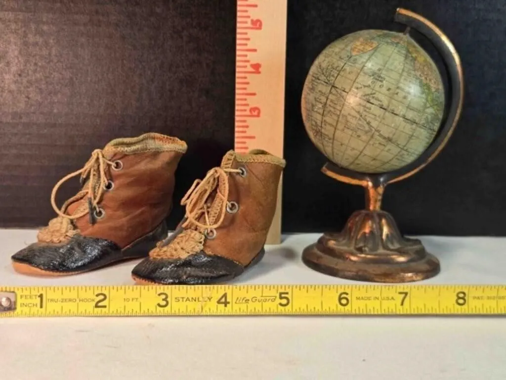 World globe & booties
