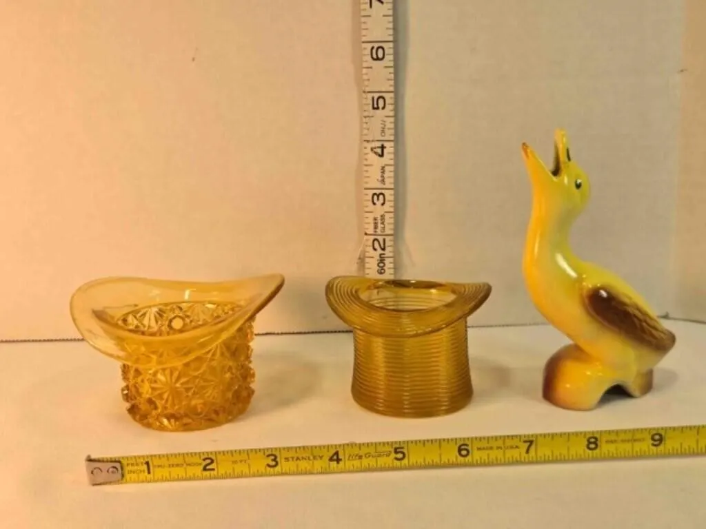 2 top hat toothpick holders, pie vent