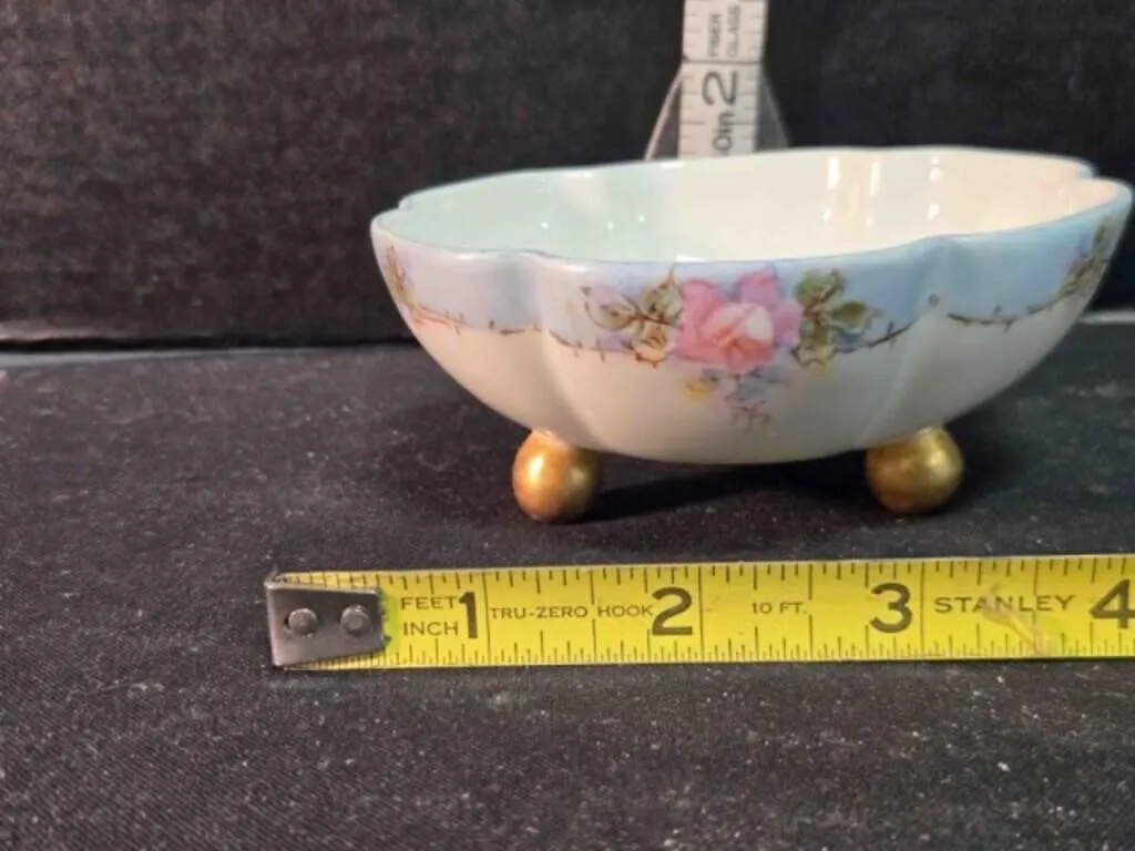 3 footed Noritake porcelain bowl, 4�" across