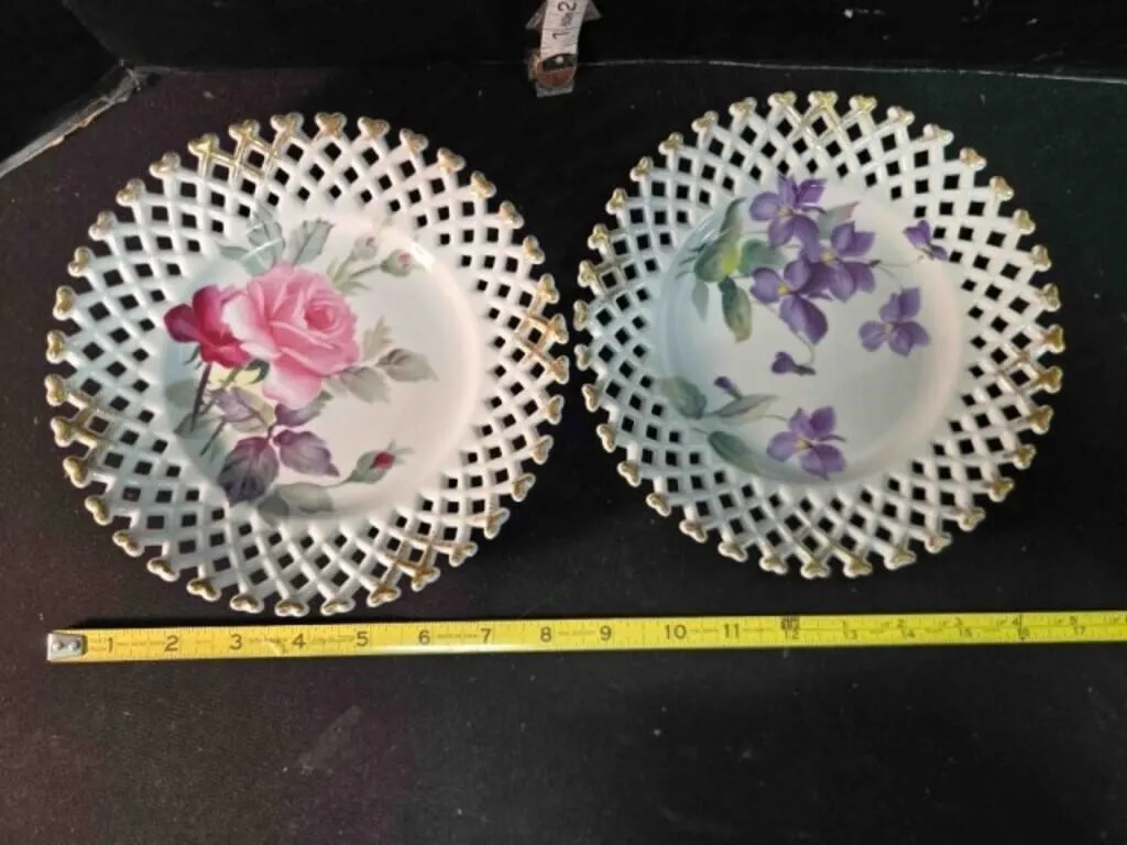 2 hand painted Lefton China plates, 8" across
