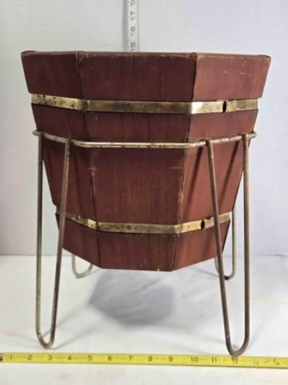 Wooden planter on stand, 14�" tall