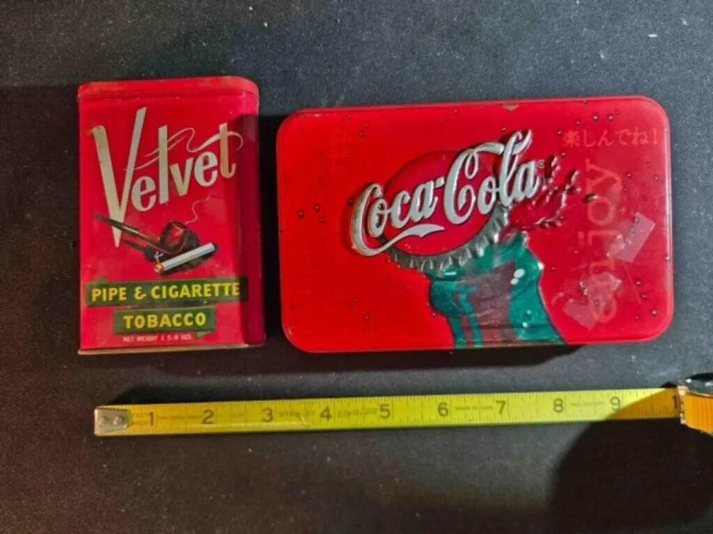2 vintage tins