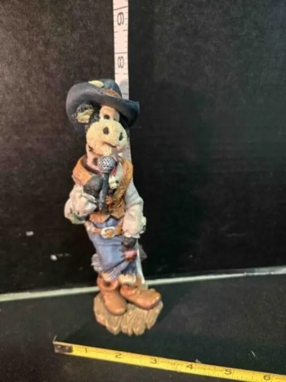 Boyd's Bears & Friends resin figure