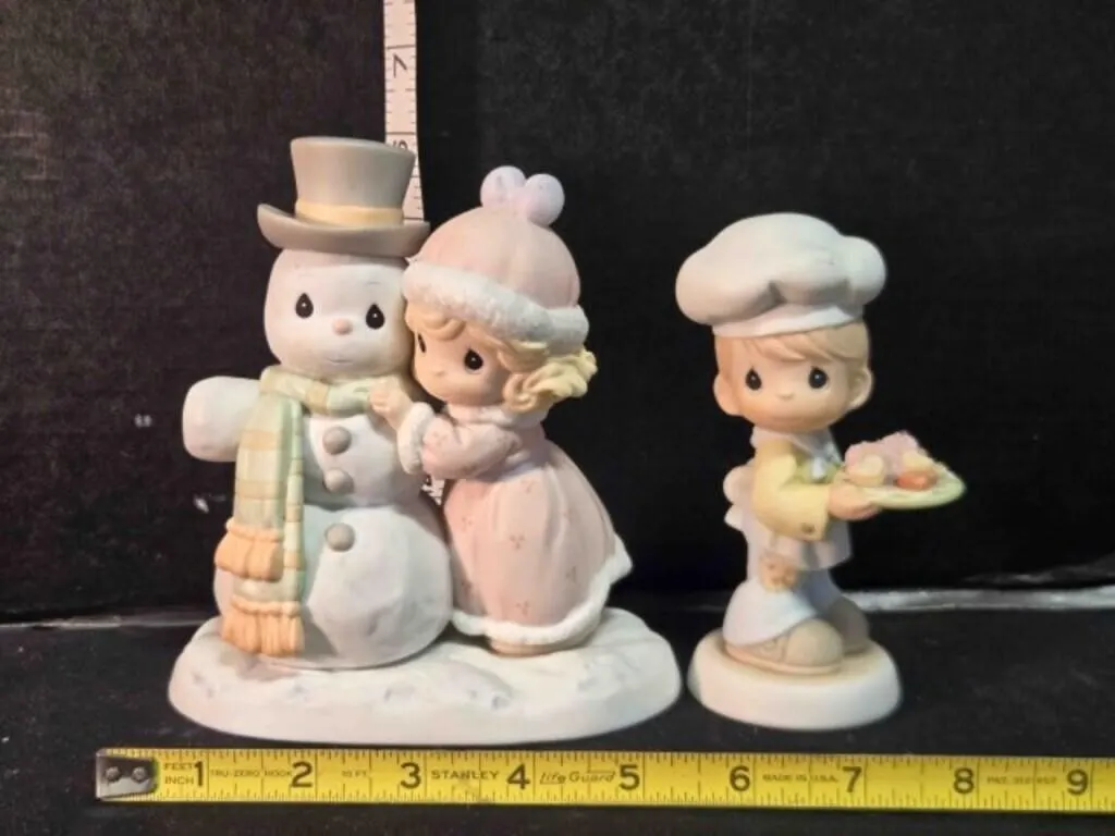 2 Precious Moments figurines