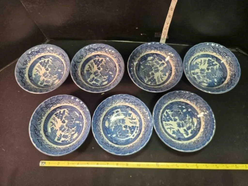 7 Churchill Royal Wessex bowls, 6�" across