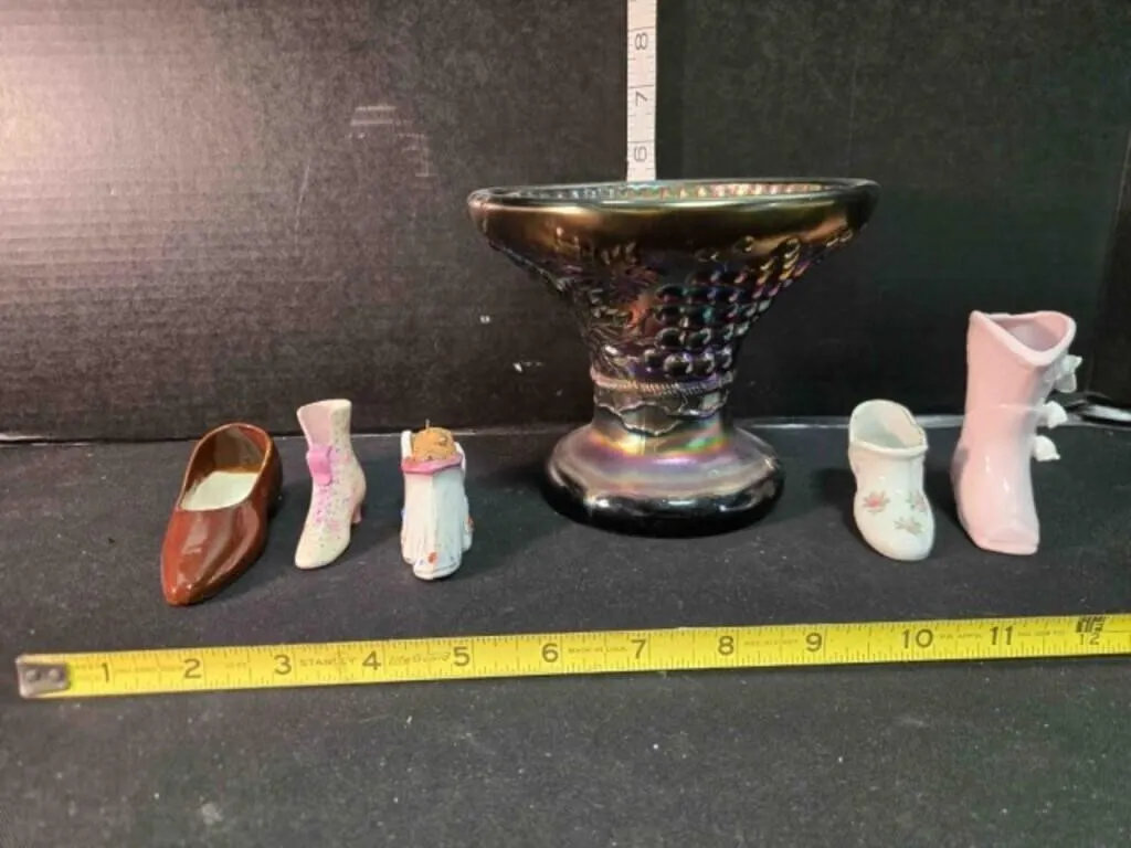 Green iridescent vase, 5 porcelain shoes
