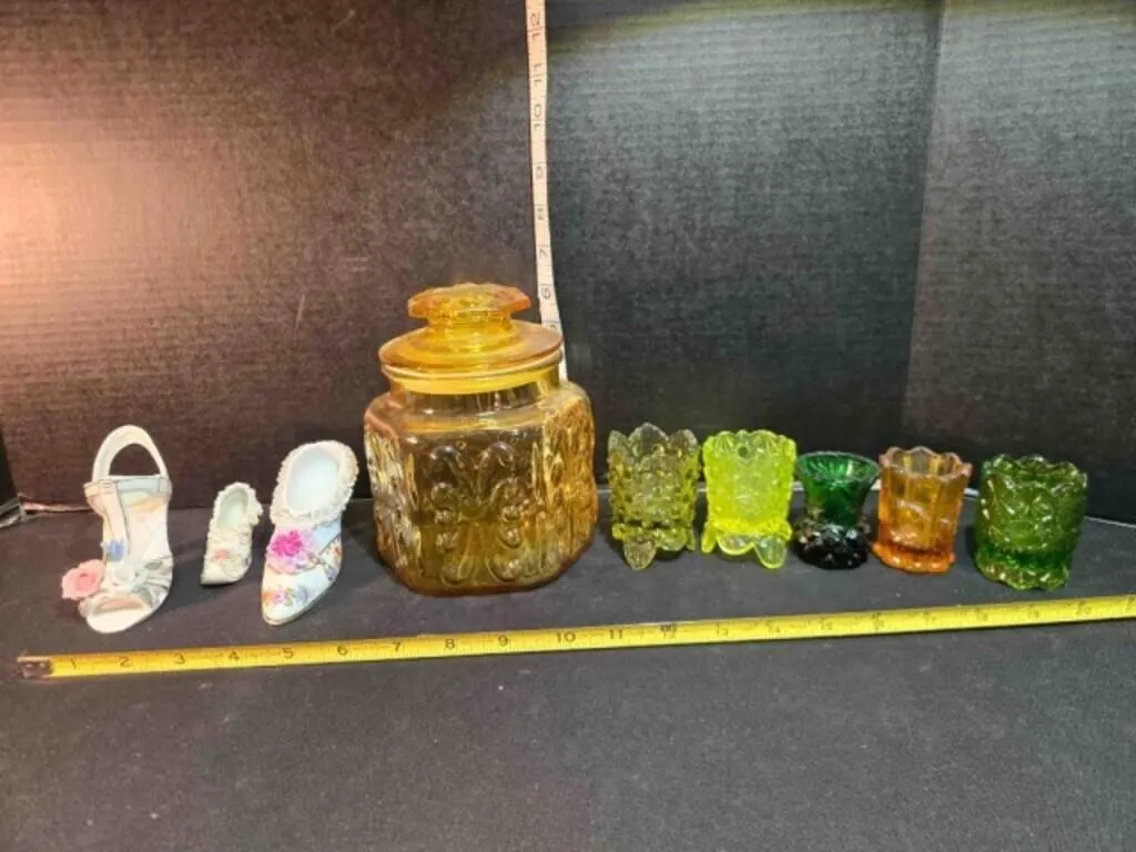 Glass jar, 3 porcelain shoes, 5 votives