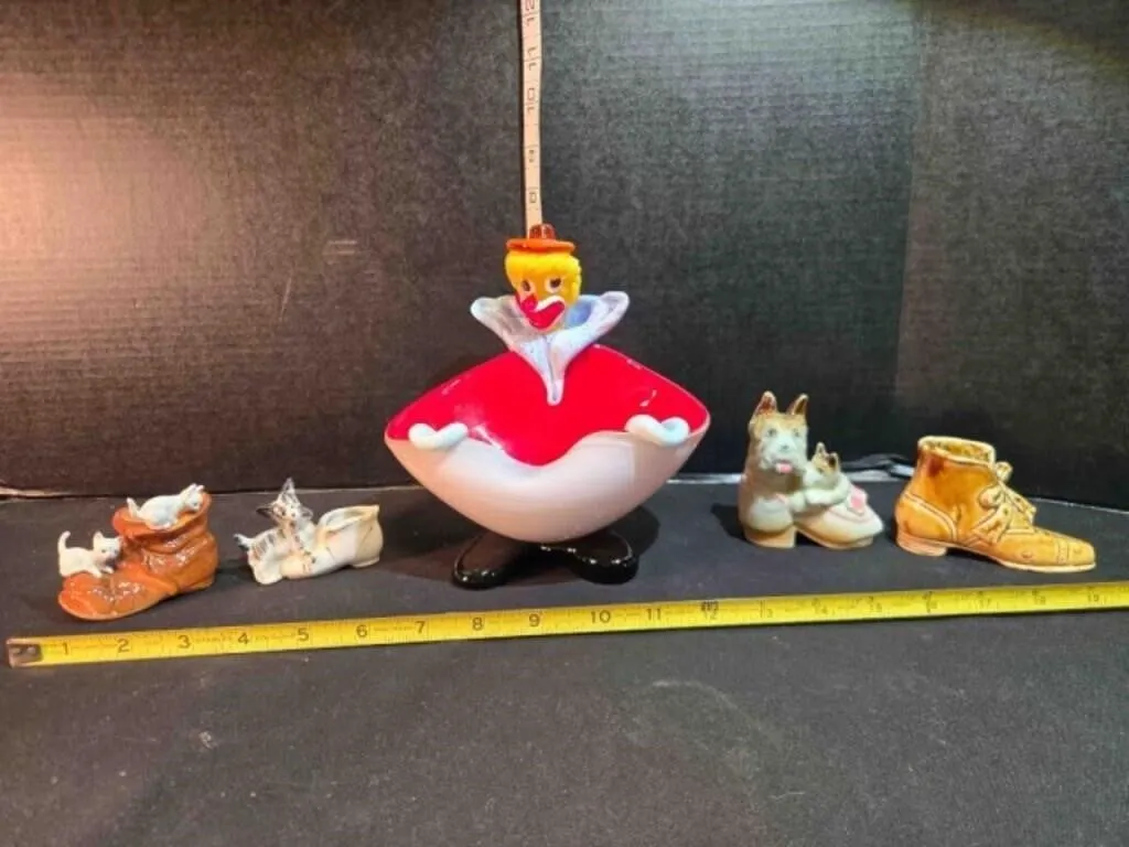 Blown glass clown ashtray, 4 porcelain boots