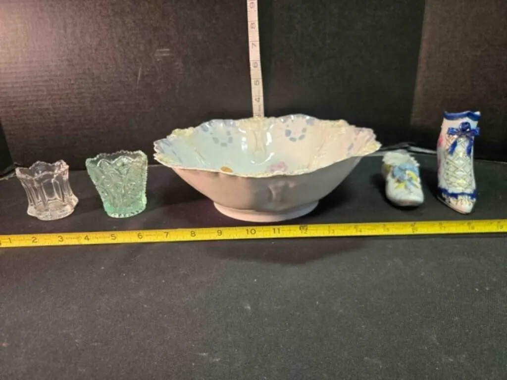Porcelain bowl, 2 porcelain shoes, 2 clear glasses