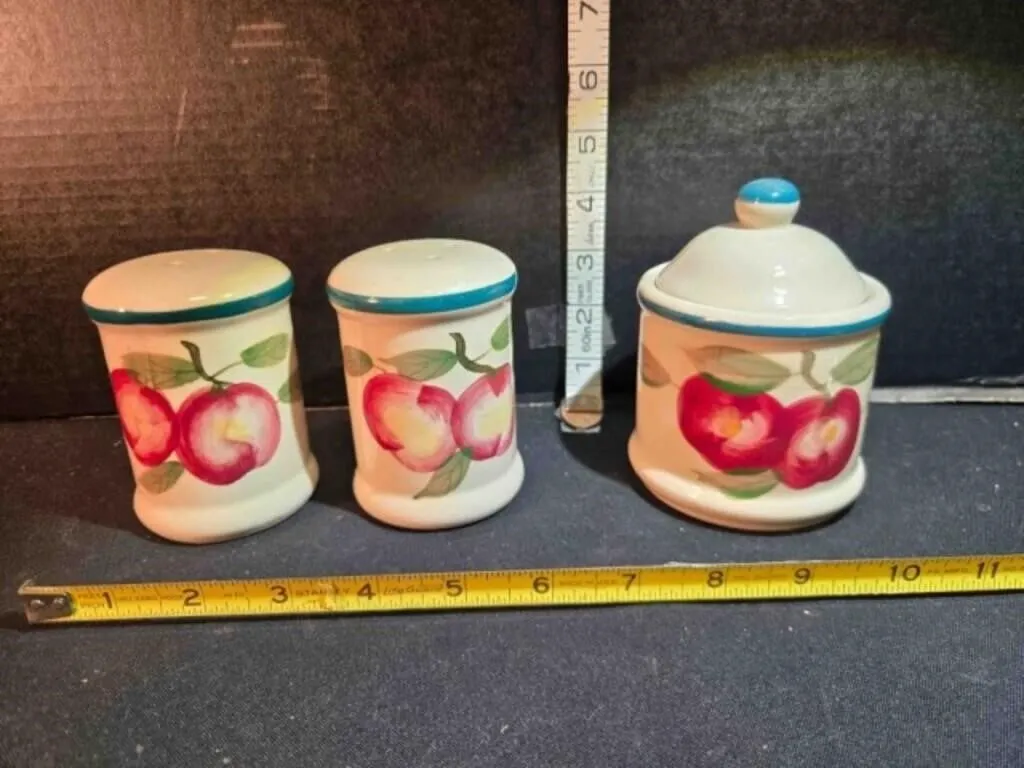 Apple pattern Salt & Pepper shakers, bowl w/lid