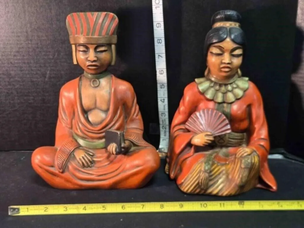 Chalkware Siam Man & Woman, 9�" tall