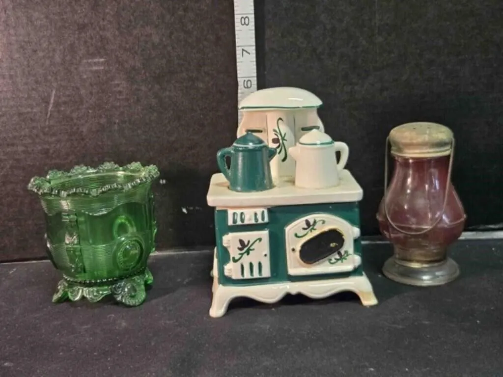 Ceramic stove jar, ruffled rim jar, shaker