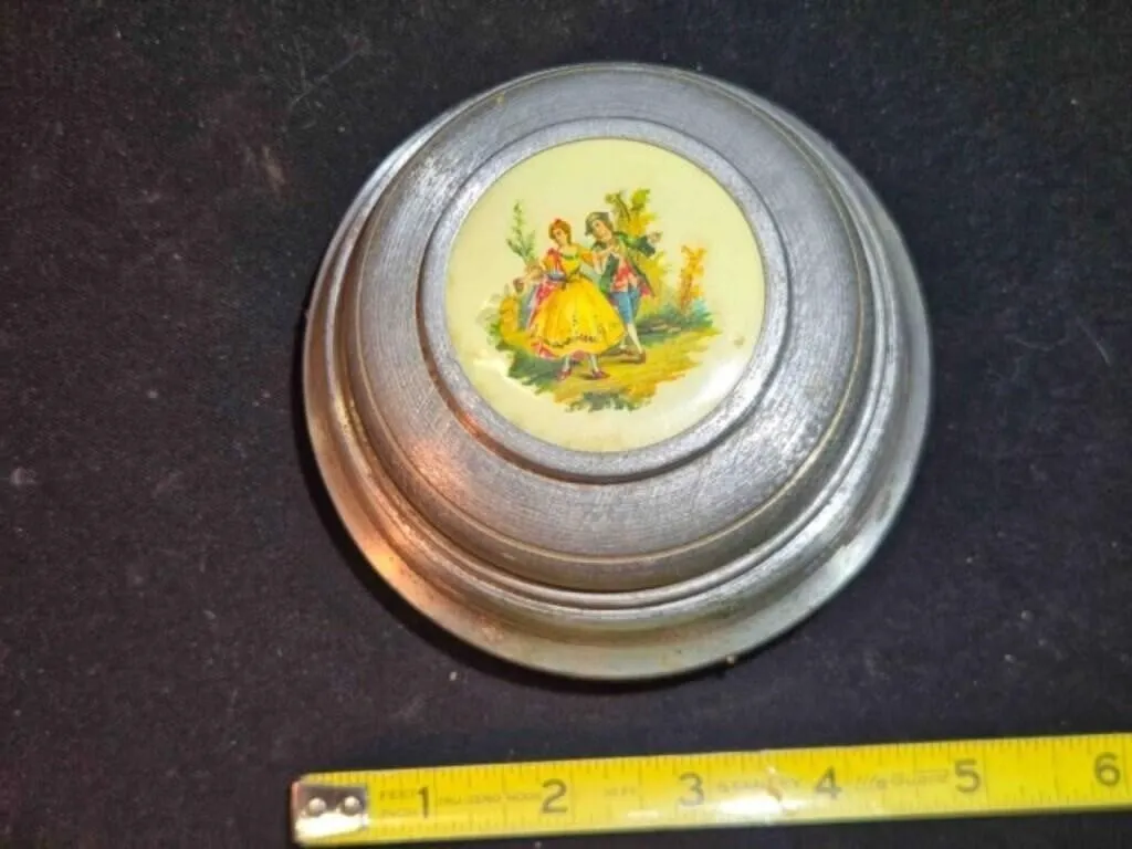 Wind-up music box, works