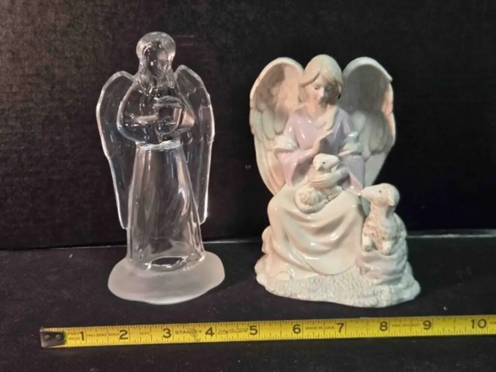 2 Angel figurines, Clear glass 7"
