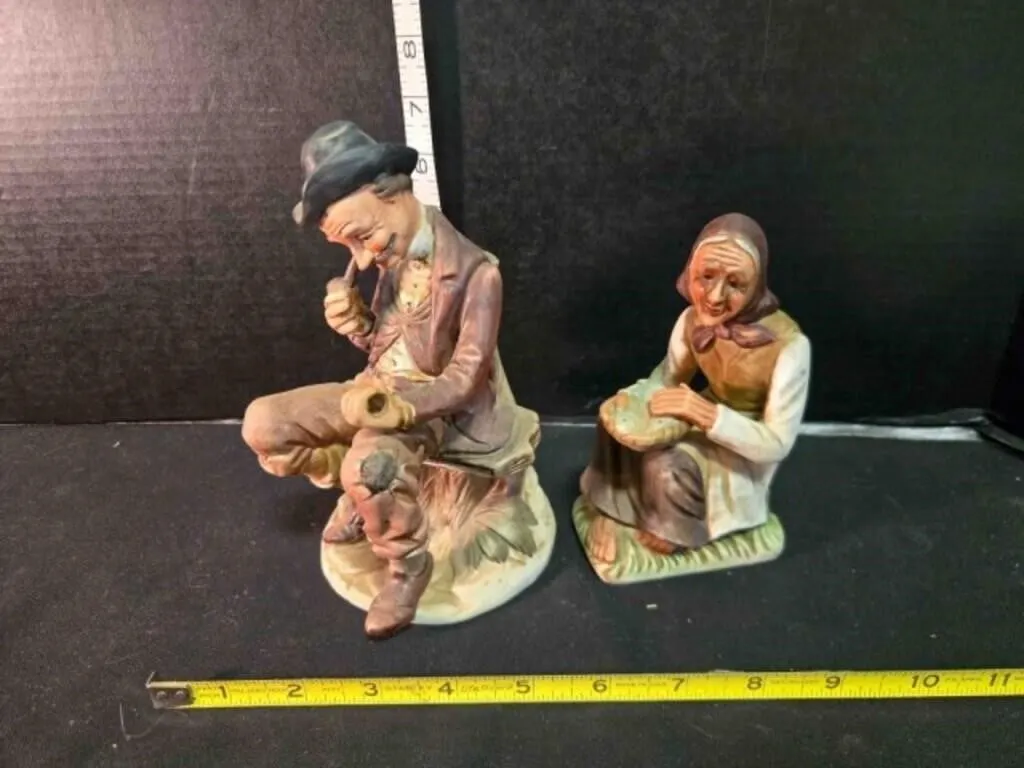 2 porcelain figures