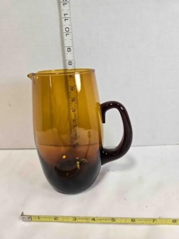Amber glass pitcher, two-tone gradient design