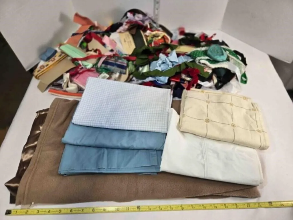 Velour blanket, pillowcases, ribbon