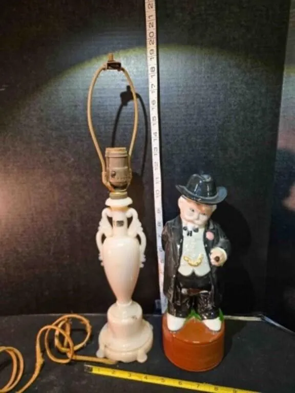 Aladdin Alacite lamp, Southern Gentleman decanter