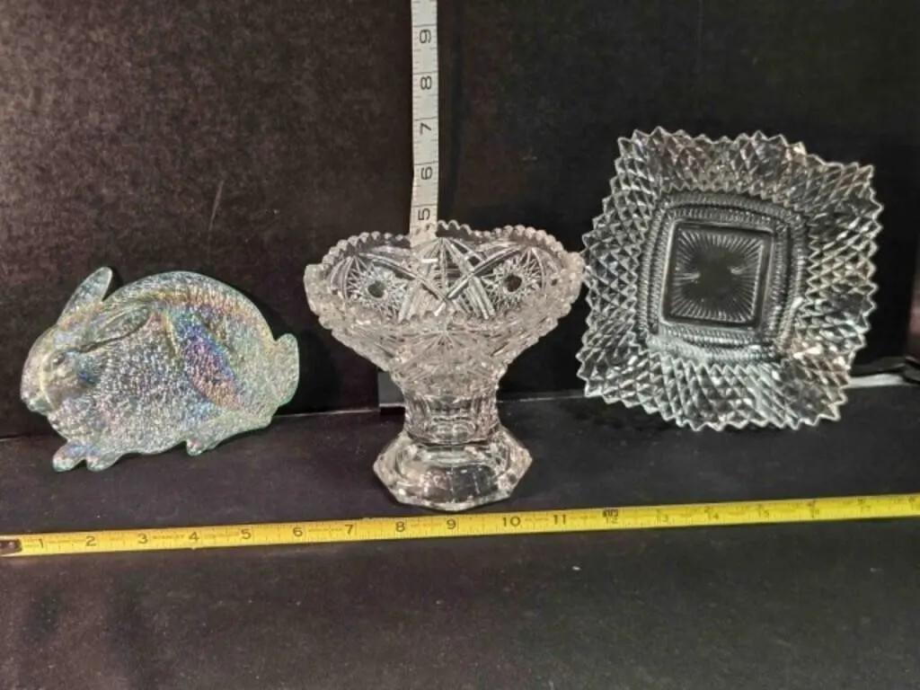 Stemmed nut dish, fluted dish, glass rabbit