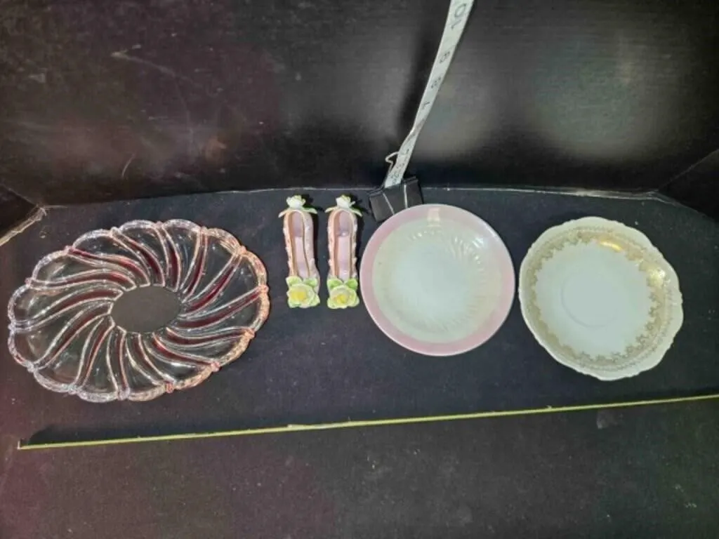 Porcelain high heels, glass plate, 2 China