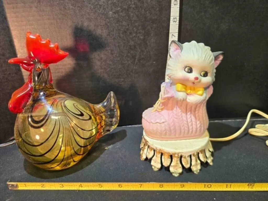 Portable kitty lamp, Glass rooster figure