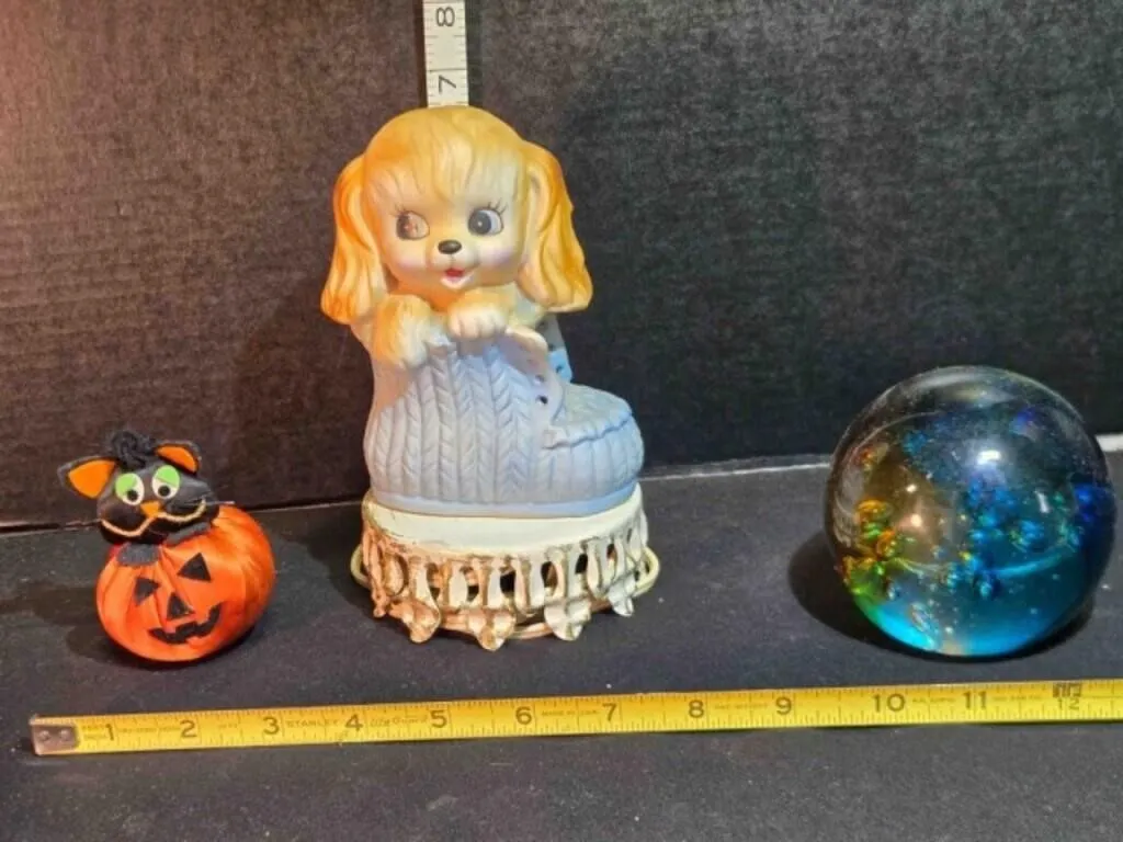 Portable puppy lamp, Glass globe, Jack O' Lantern