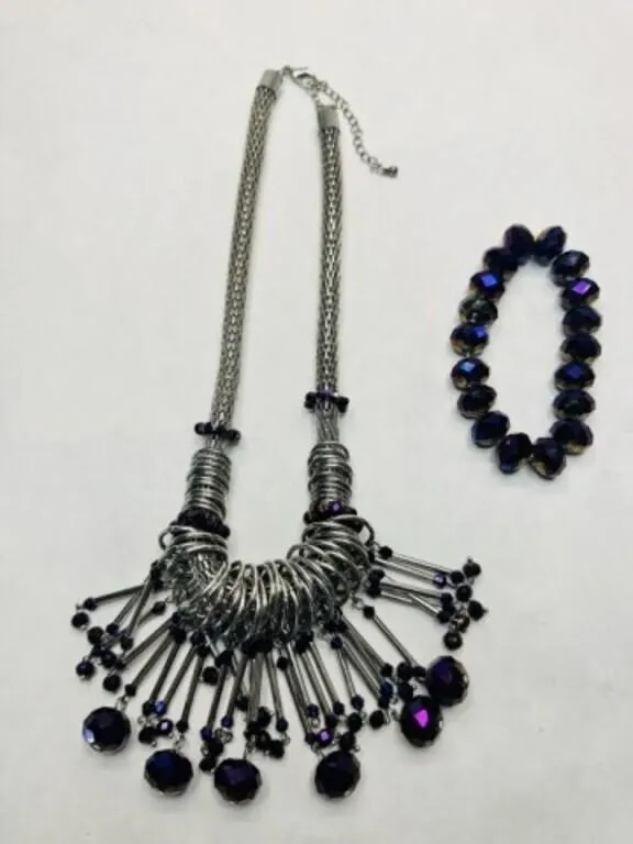 Silver tone statement necklace w/dangling metal ri