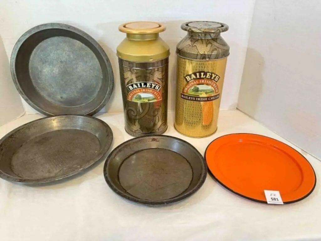 2 Bailey's Irish Cream Tin, Orange enamelware plat