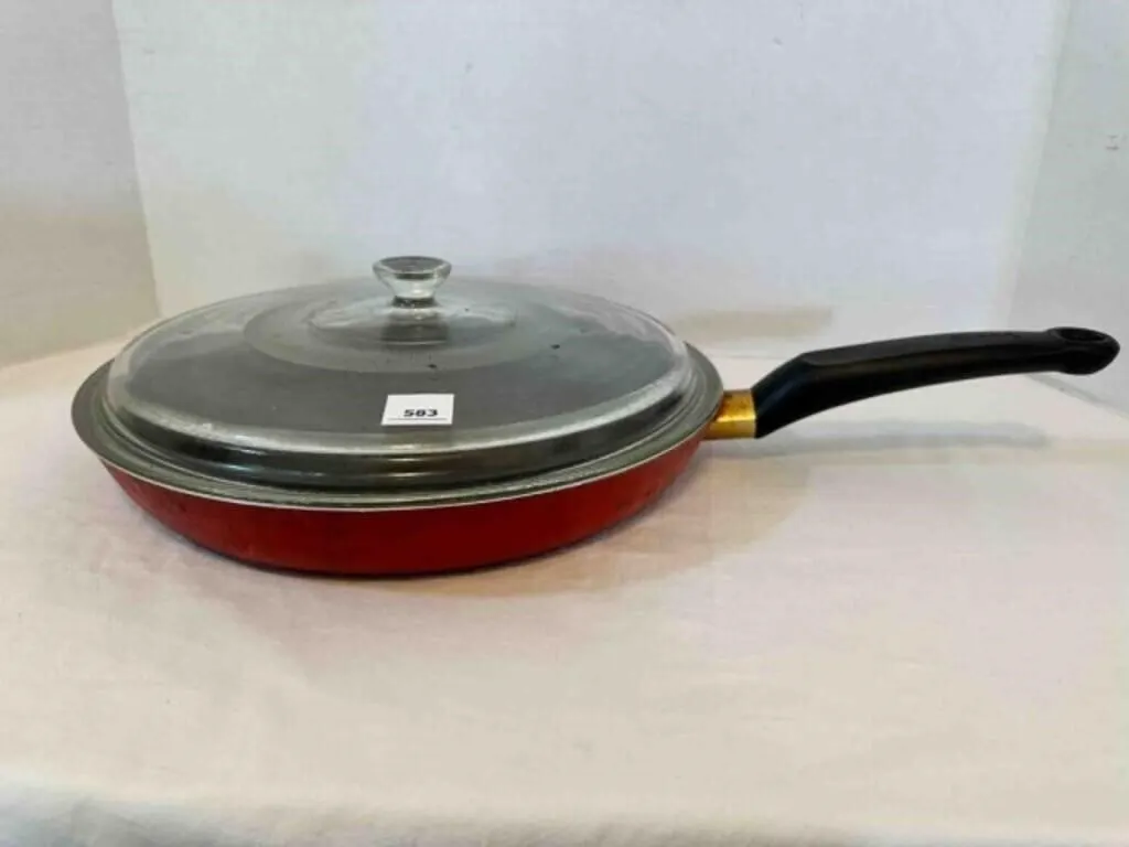 T-Fall 12" Skillet w/ glass lid--needs cleaned