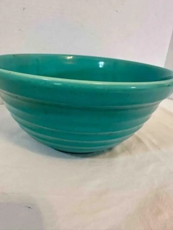 Bauer Pottery Ringware Mixing Bowl #12�9.5" across