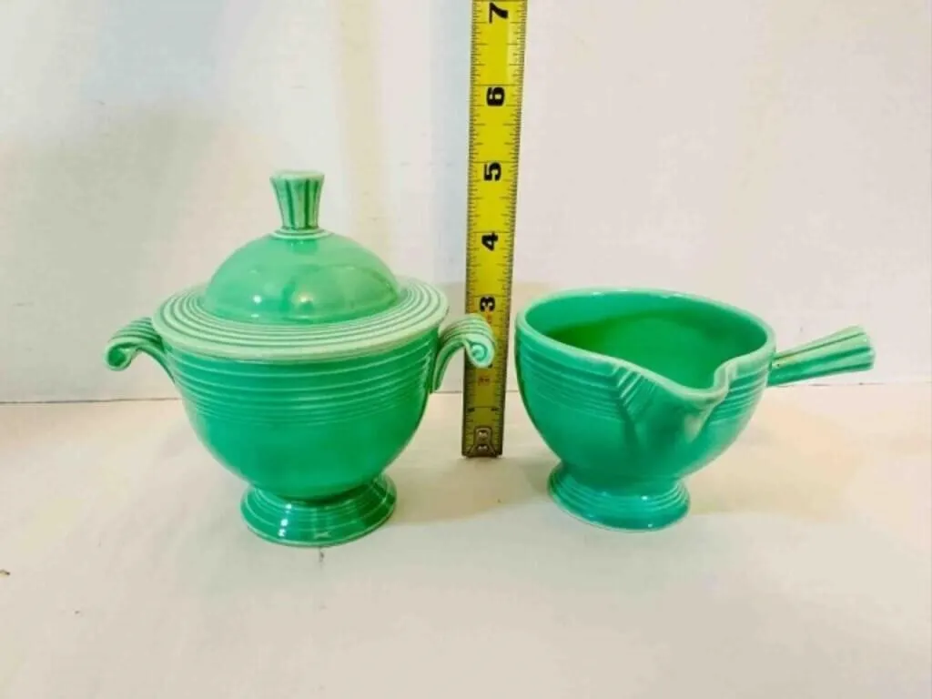 Fiesta Scroll Handle Sugar Lid, Creamer medium lig