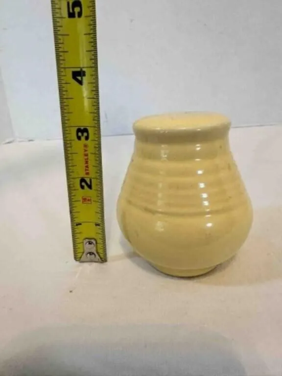 Bauer Ringware Barrel Style Cream salt Pepper shak