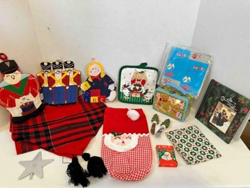 Christmas Pot Holders, Book, Gift Tags, Tree Sprea