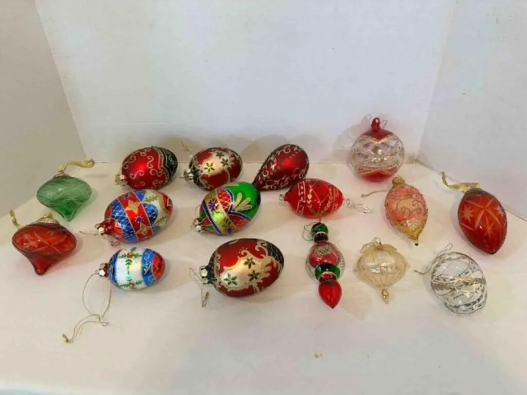 Nice Newer Glass Ornate Christmas Ornaments-16