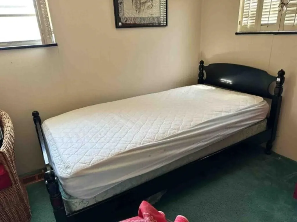 Black Wood Twin Bed w/slats, Mattress
