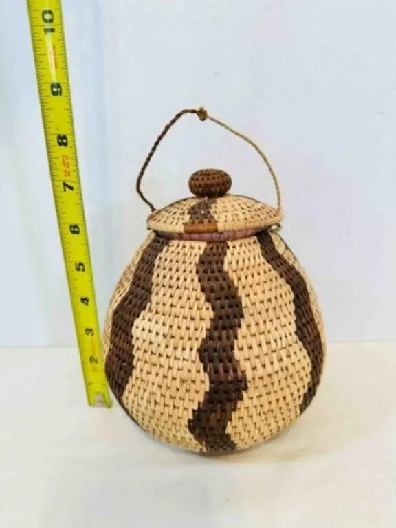 SW Native American hand Woven Basket no marks