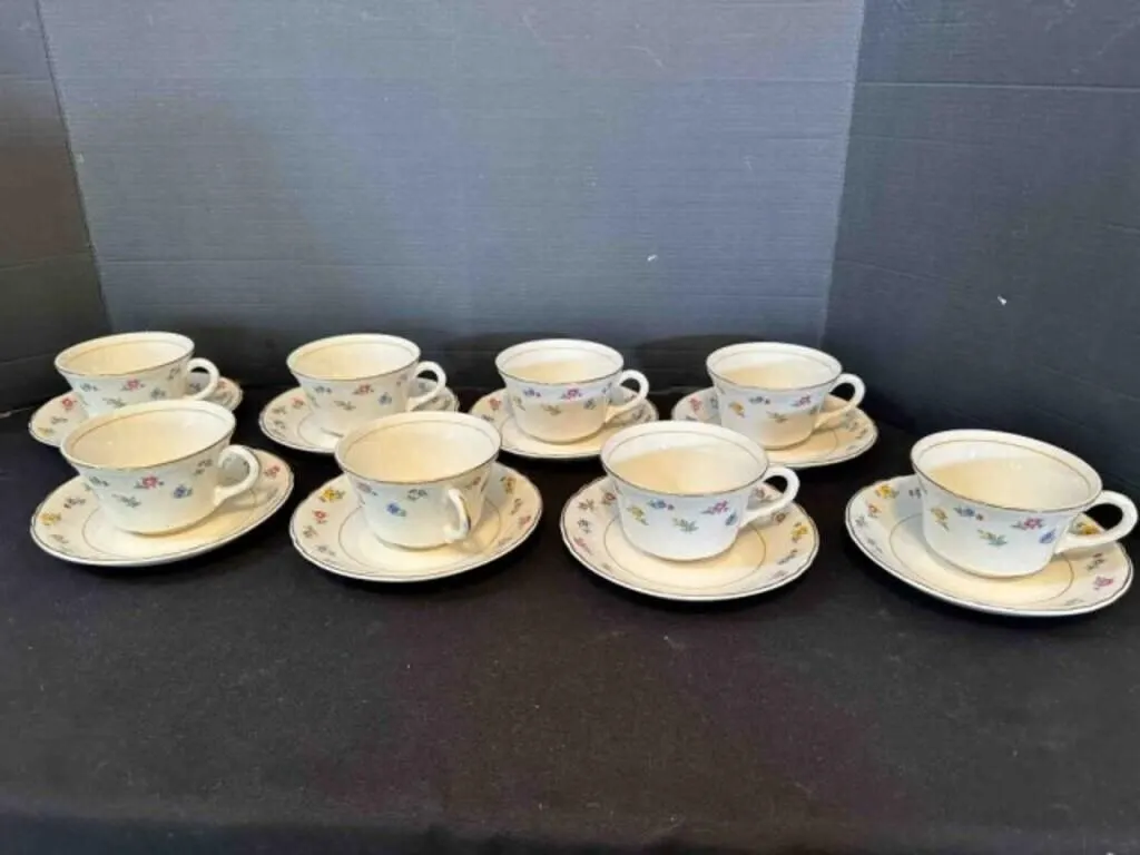 8 Cups & Saucers, Radisson WS George