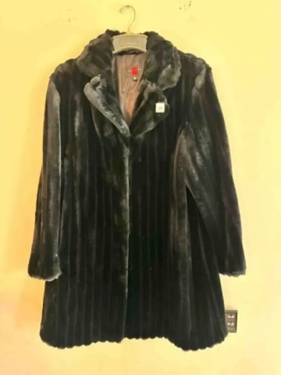 Mid Length Faux Fur Gallery Coat Size XL-no button