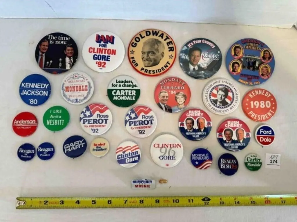 28 Presidential Campaign Buttons from 80s, 90s 200