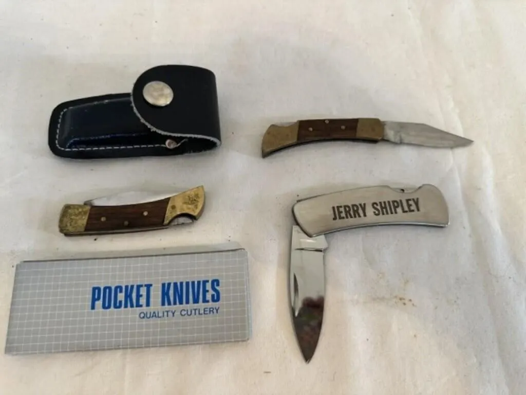 3 Pocket Knives-couldn't open one�.1 is made in Pa